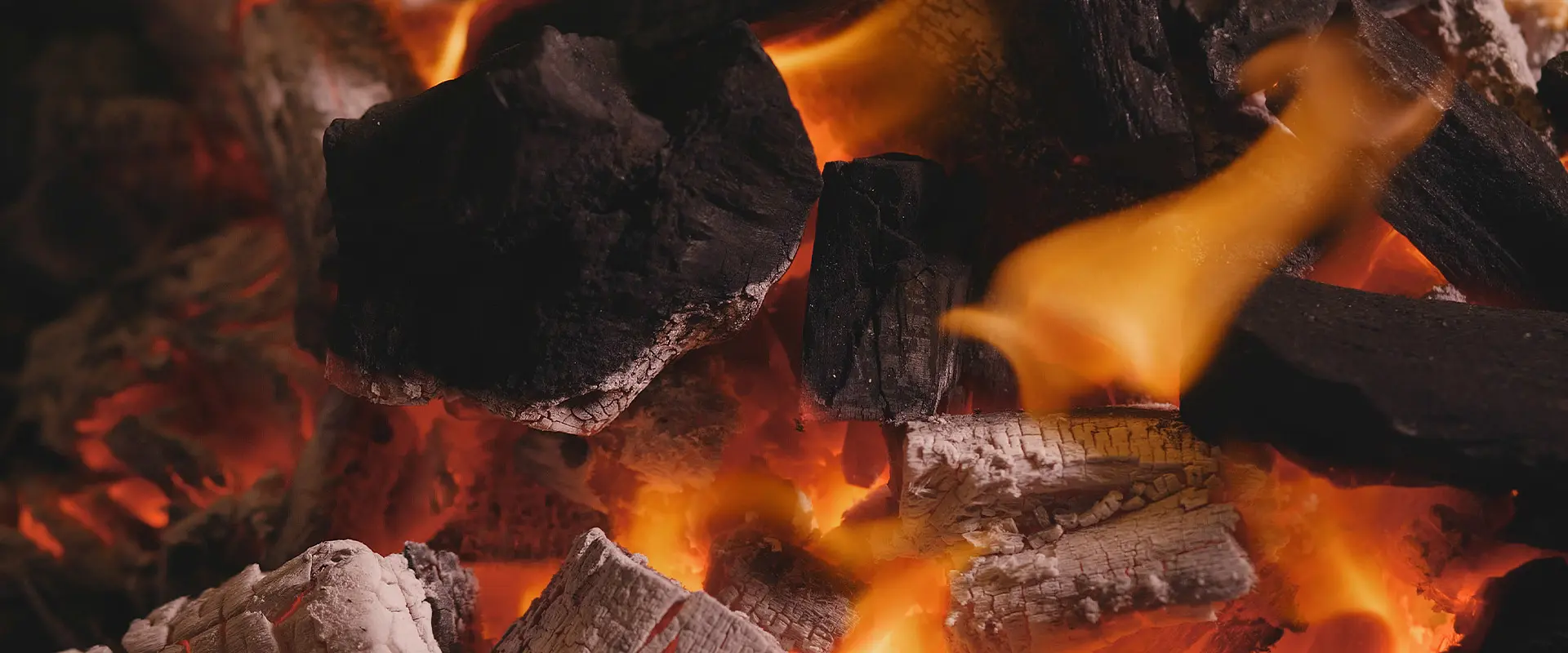 węgiel w płomieniach